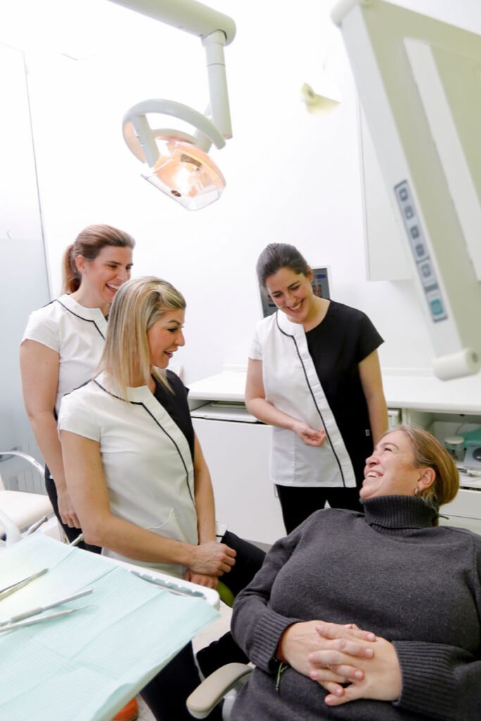 Fotografía corporativa en Madrid para empresas y despachos. en esta foto: clinica dental Fleming por Lorena Riga