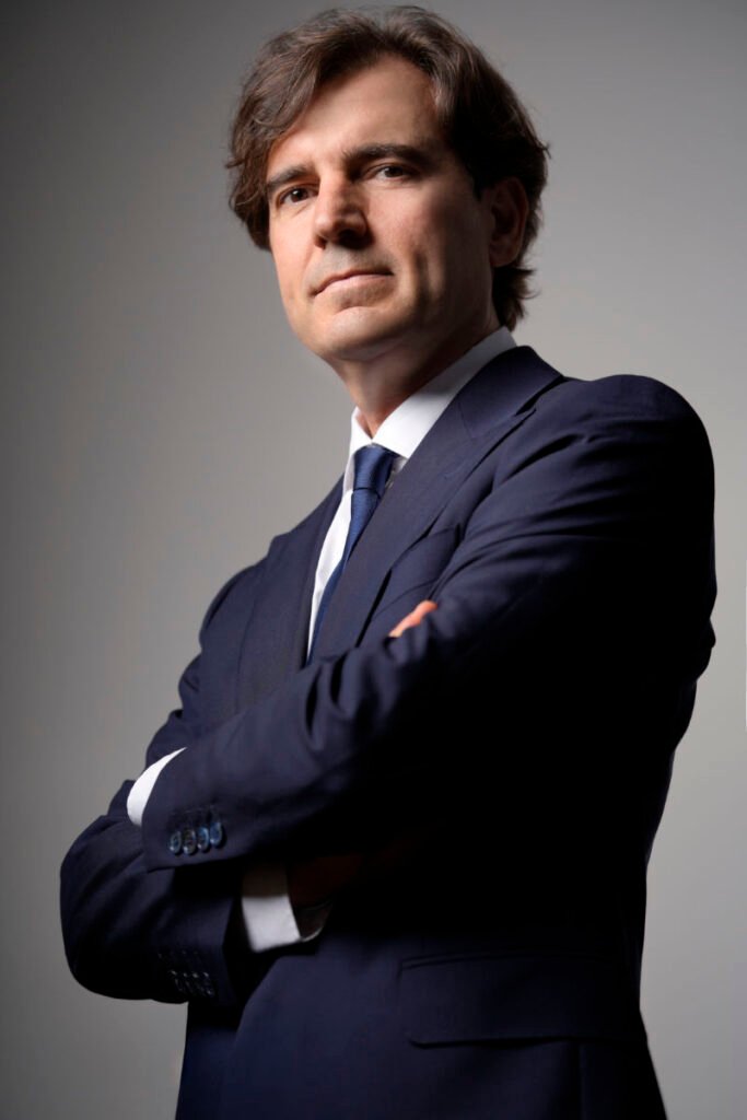 fotografia corporativa madrid para abogados en despacho o en estudio. en esta foto: Nacho Gutierrez Nadal Abogado Penalista por Lorena Riga